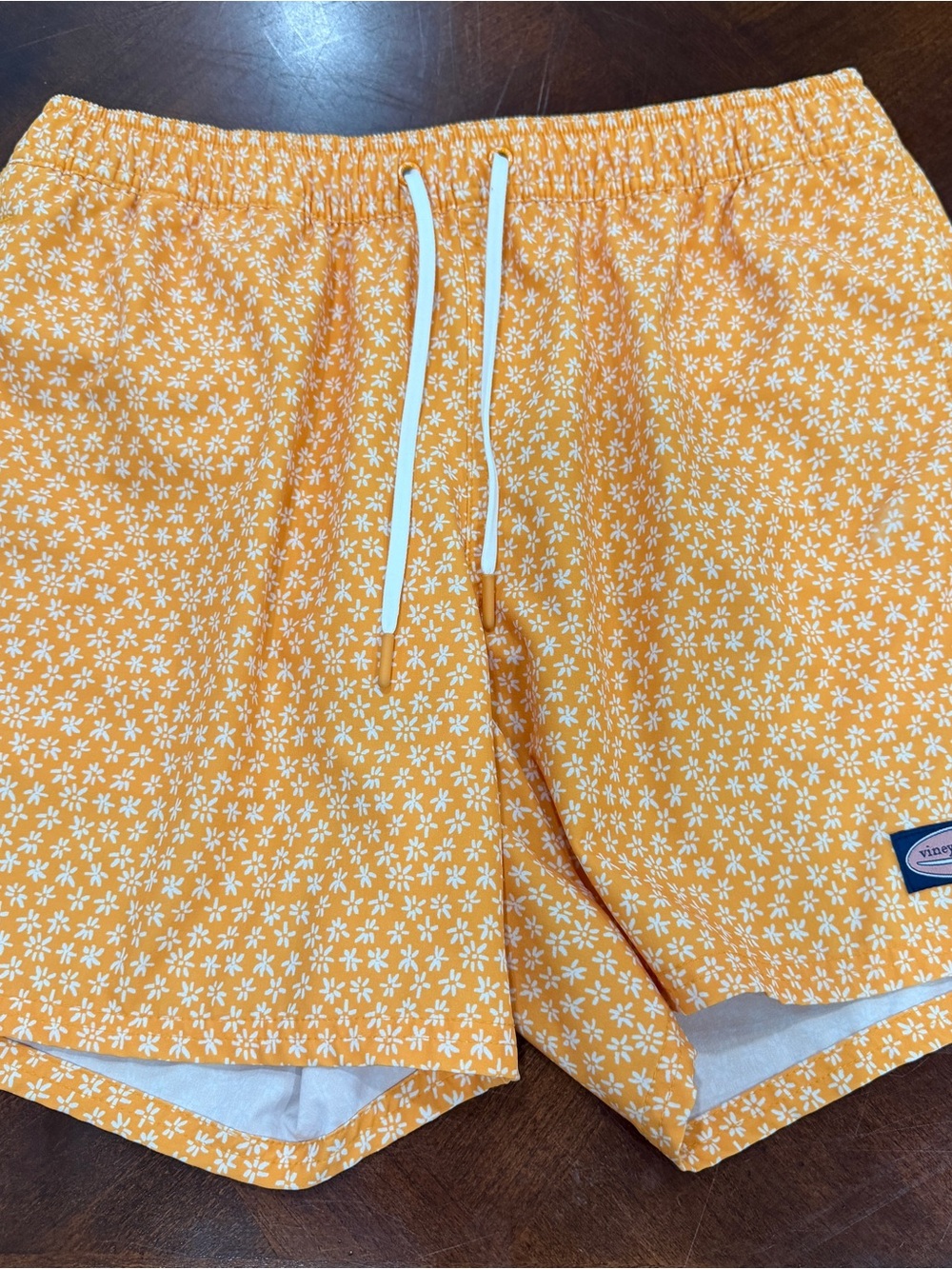 Vineyard Vines Men’s Chappy 5” Swim Trunks Orange Floral Daisy Tagless (M)